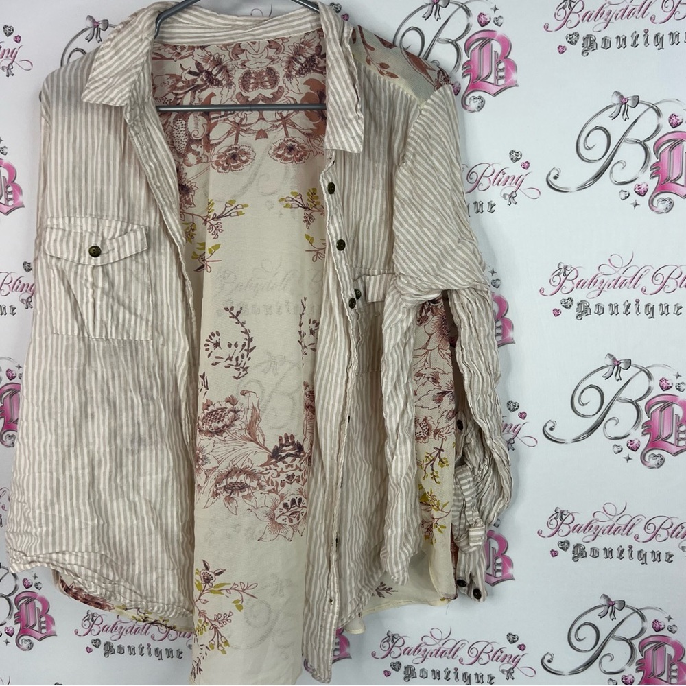 Button up floral back flowers Striped Button-Up Shirt with Floral Lining - Picture 3 of 7